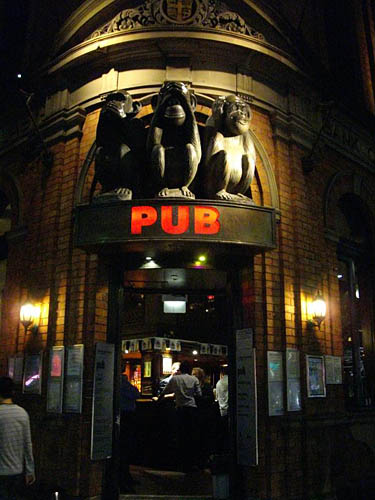 Photo: The Three Monkeys pub, Sydney